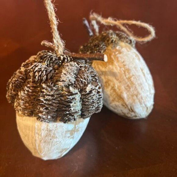 Rustic Acorn Hanging Christmas Decorations Set Of 2 Natural wood texture - Picture 8 of 11